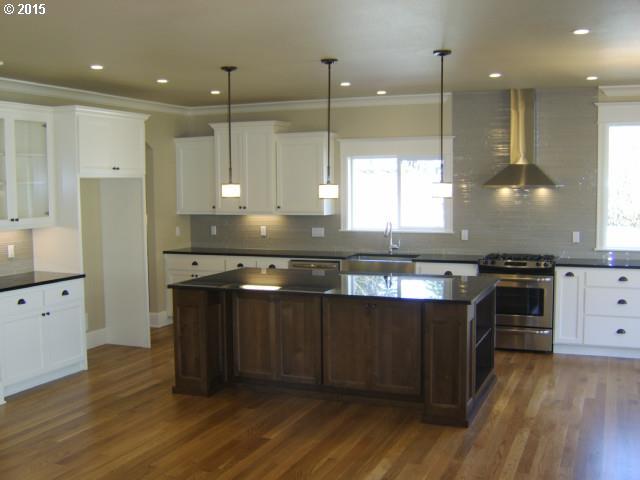 3515 Southwest Custer Street Portland, OR 97219 - Photo 5 of 16 Gallery Image 5