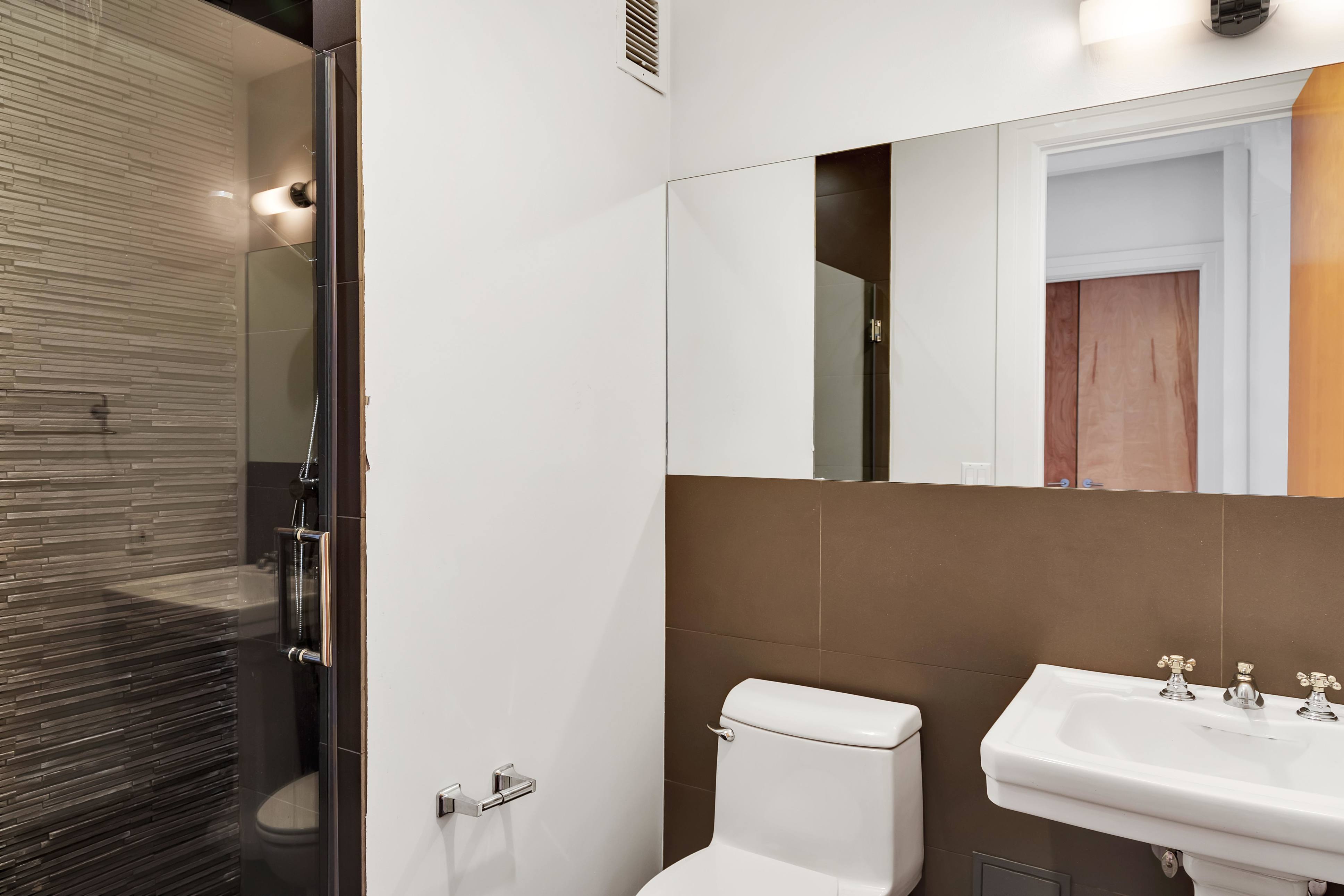 1 Main Street, Unit 8K Brooklyn, NY 11201 - Photo 8 of 10