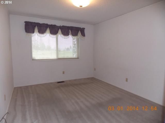 1858 Rainier Road Woodburn, OR 97071 - Photo 6 of 14 Gallery Image 6