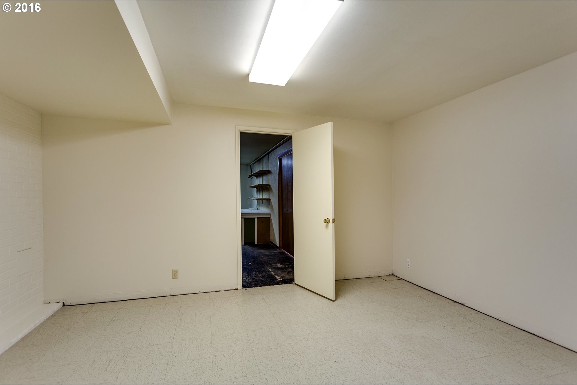6711 Southwest Bancroft Way Portland, OR 97225 - Photo 19 of 28 Gallery Image 19