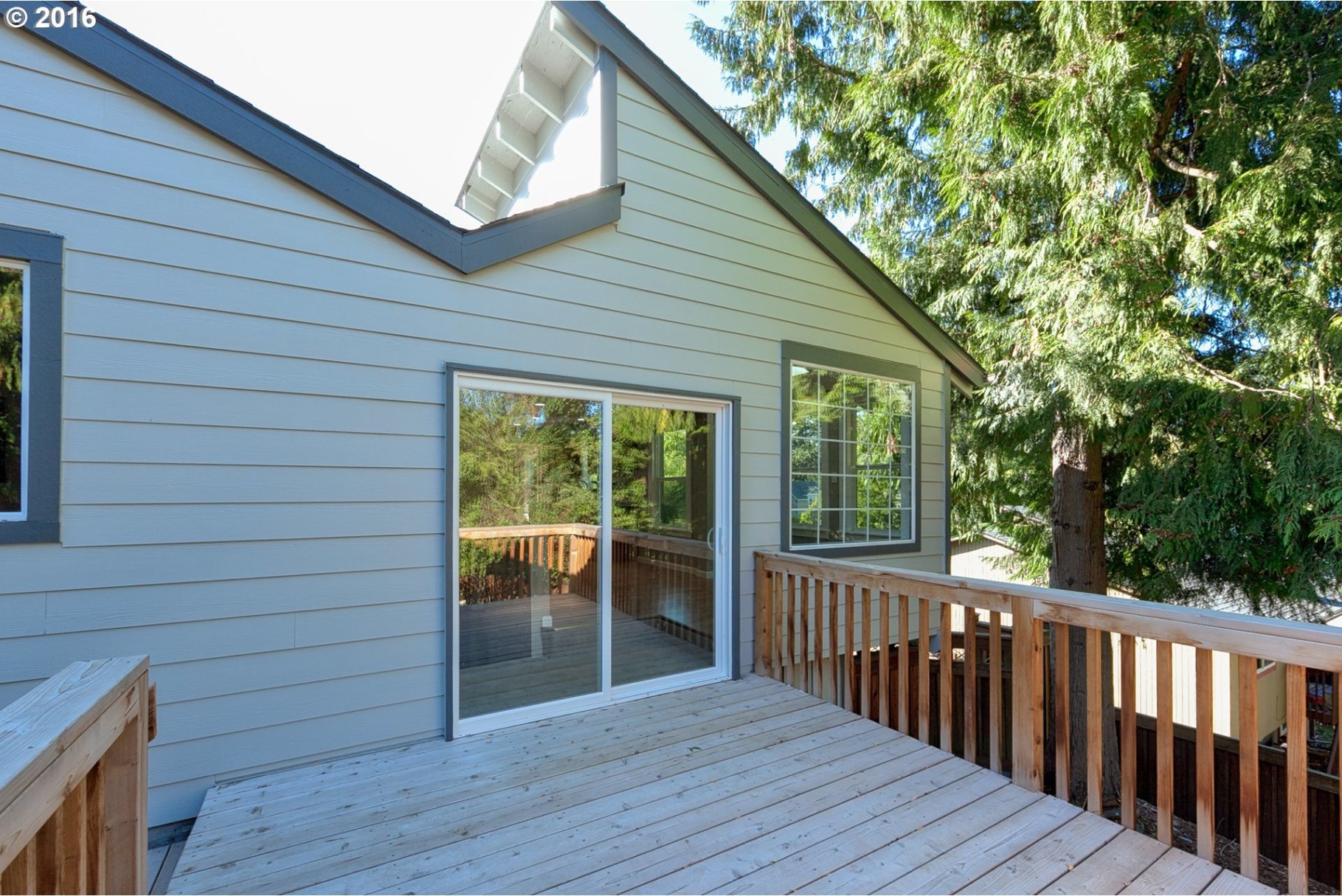 8352 Southwest 39th Avenue Portland, OR 97219 - Photo 8 of 29 Gallery Image 8