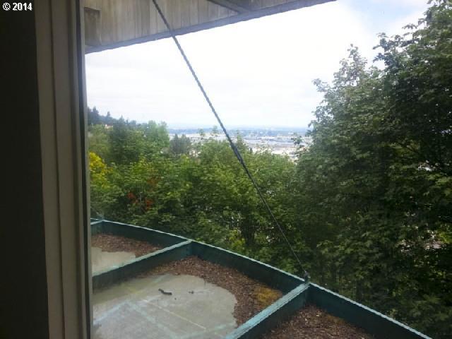 424 Northwest MacLeay Boulevard Portland, OR 97210 - Photo 4 of 16