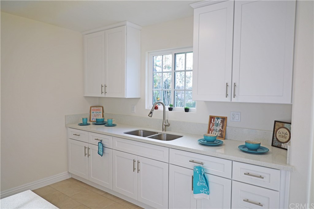 901 South Clymar Avenue Compton, CA 90220 - Photo 5 of 12