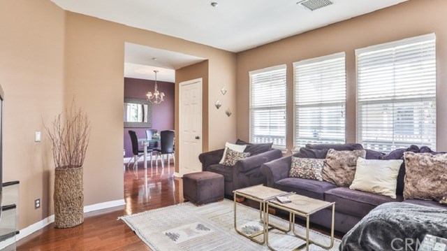 78 Dovetail Irvine, CA 92603 - Photo 6 of 55 Lots of Windows and Light Filled Rooms!