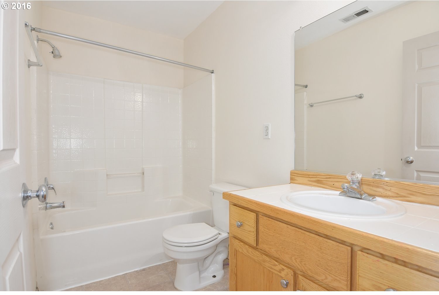 5946 Southeast 15th Loop Gresham, OR 97080 - Photo 13 of 19 Gallery Image 13
