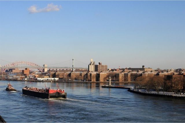 $995,000 | 33 East End Avenue, Unit 7B | Upper East Side