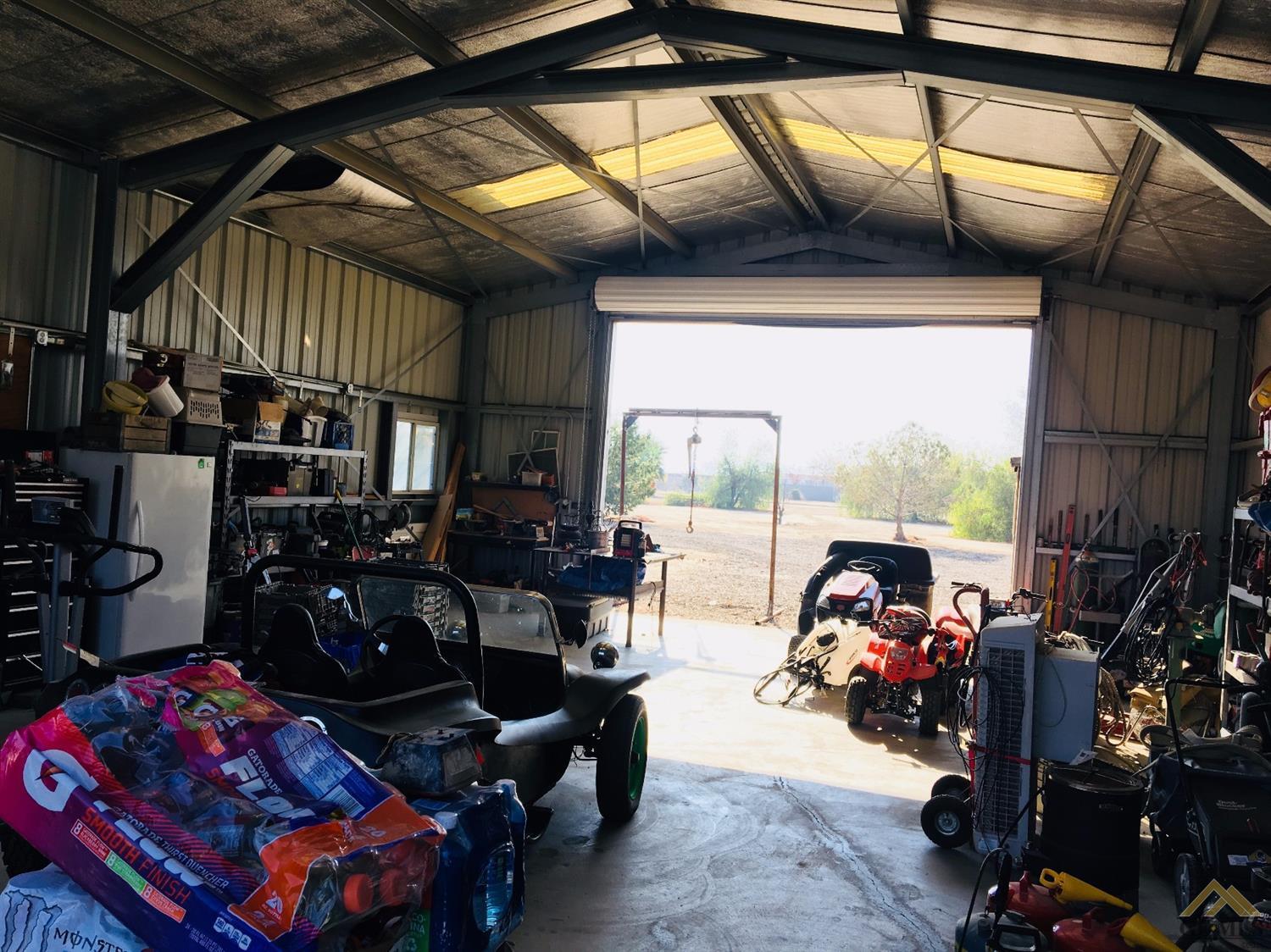 28127 Dustin Acres Road Taft, CA 93268 - Photo 16 of 26 inside of the shop