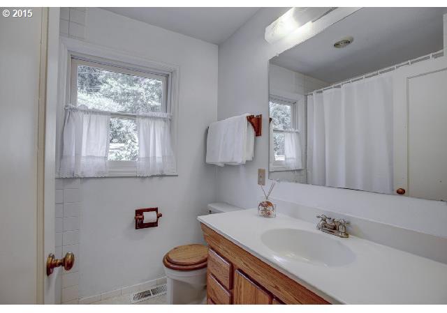 2343 Southwest Mitchell Street Portland, OR 97239 - Photo 4 of 14 Gallery Image 4
