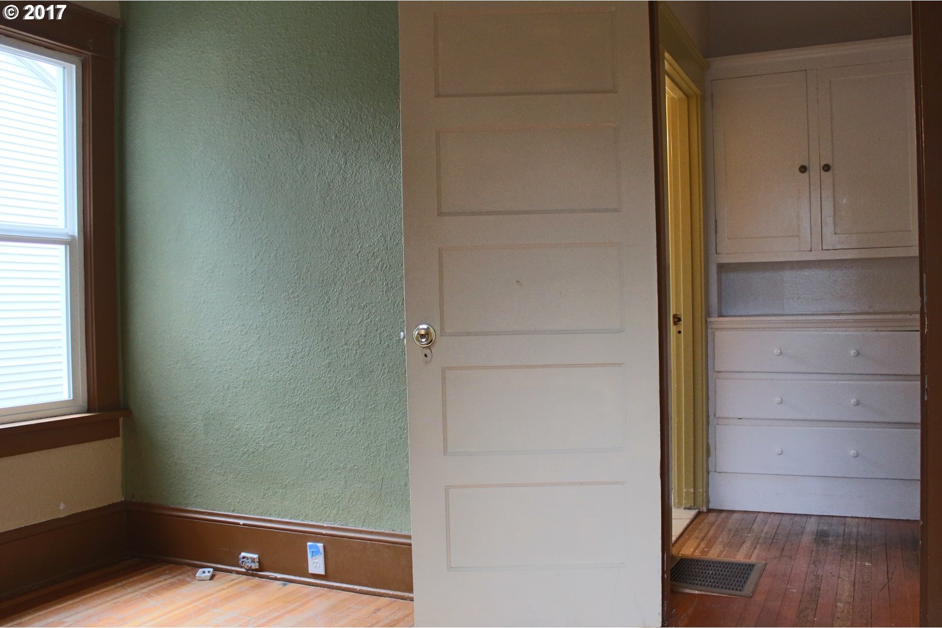 12638 Southeast Foster Road Portland, OR 97236 - Photo 5 of 12