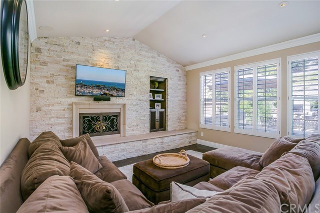 46 Rolling Ridge Rancho Santa Margarita, CA 92688 - Photo 7 of 26 The spacious family room give the "great room" feel with the kitchen and nook,