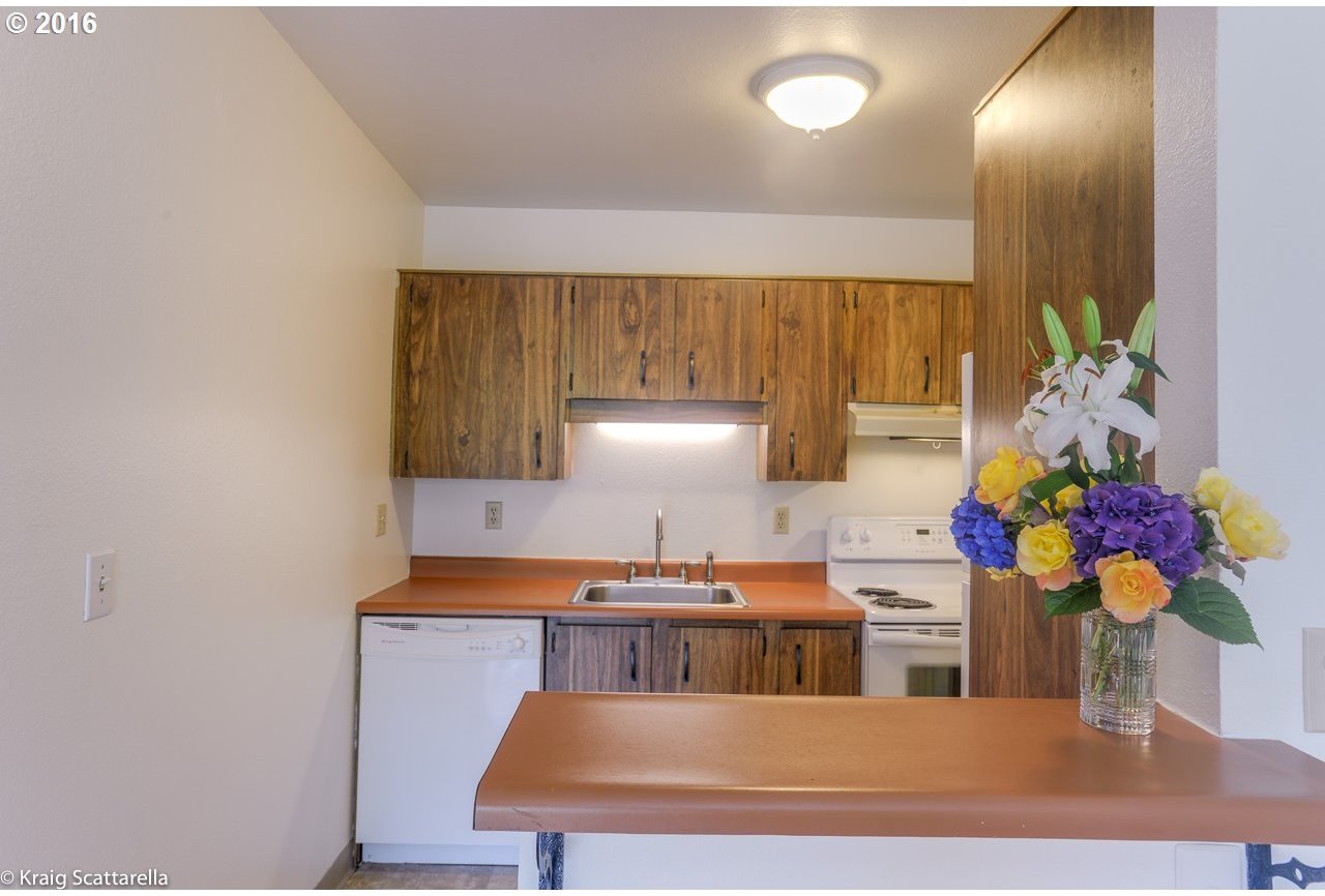 7540 Southwest Barnes Road, Unit D Portland, OR 97225 - Photo 13 of 22 Gallery Image 13