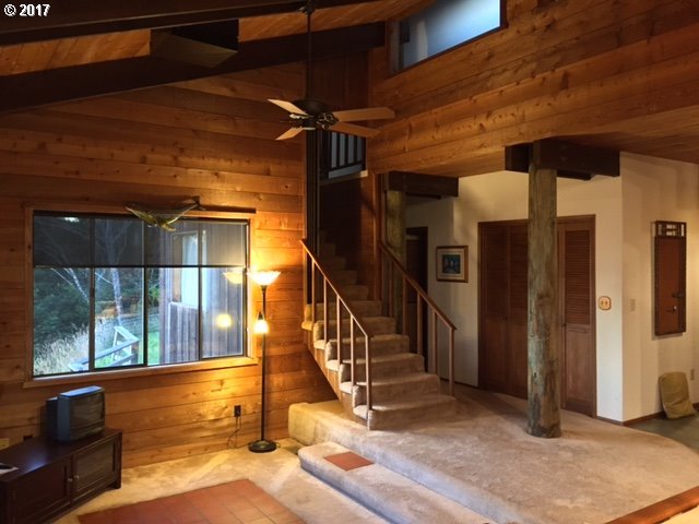29844 Hounddog Road Gold Beach, OR 97444 - Photo 2 of 32 Gallery Image 2