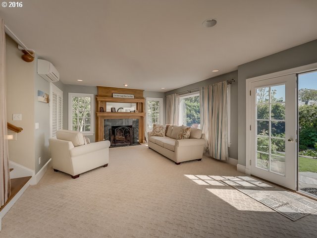 11829 Southwest Riverwood Road Portland, OR 97219 - Photo 18 of 30 Gallery Image 18