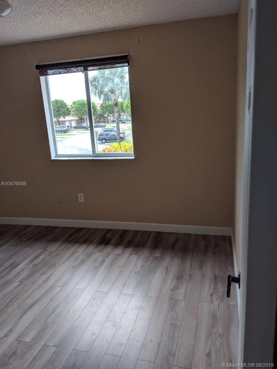 16443 Southwest 68th Terrace Miami, FL 33193 - Photo 9 of 10