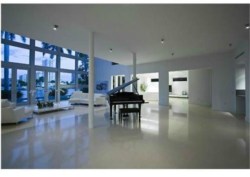 94 Lagorce Circle Miami Beach, FL 33141 - Photo 6 of 28