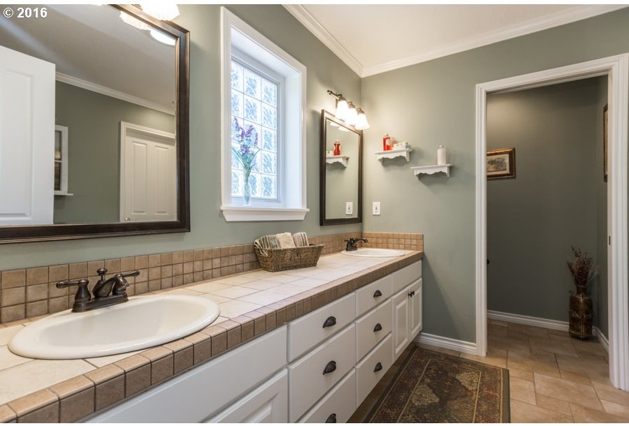 16085 Southwest Goshawk Street Beaverton, OR 97007 - Photo 9 of 16 Gallery Image 9