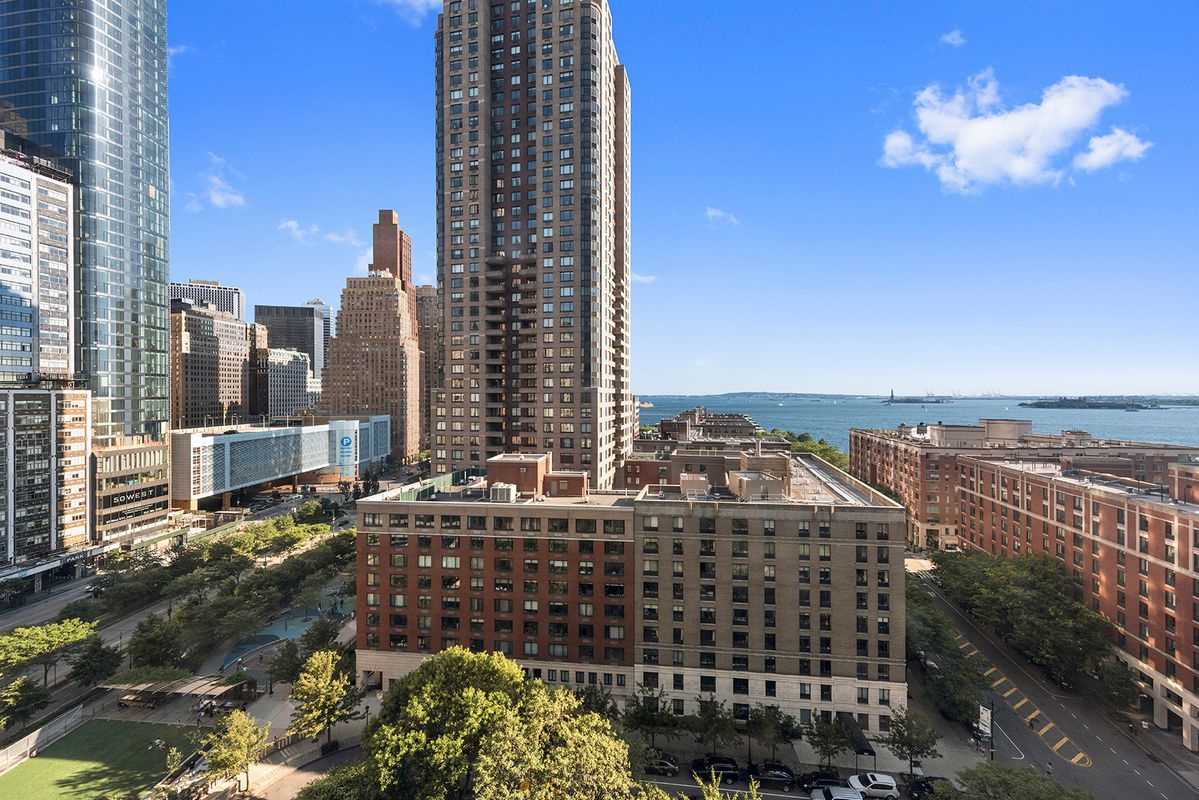 225 Rector Place, Unit 16E Manhattan, NY 10280 - Photo 8 of 13