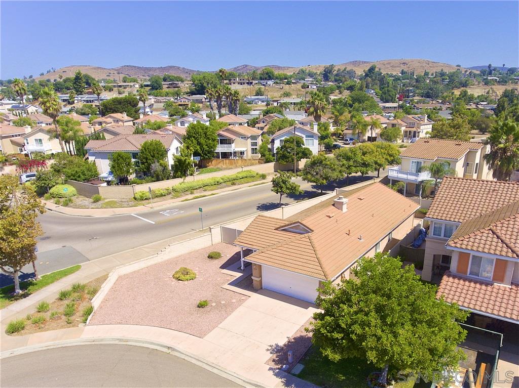 204 Parkside Place Santee, CA 92071 - Photo 2 of 25