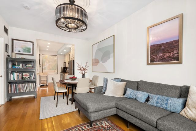 $770,000 | 199 Huron Street, Unit 3A | Greenpoint