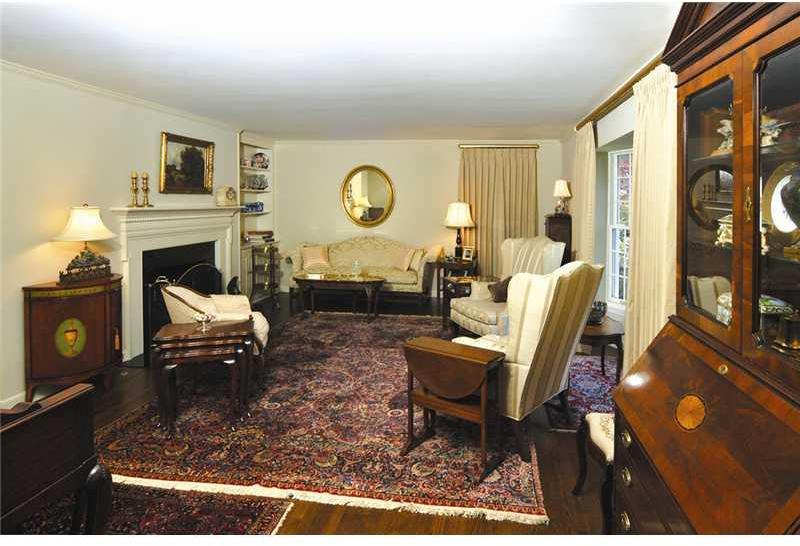915 Valleyview Road Mt. Lebanon, PA 15243 - Photo 2 of 13 Gallery Image 2