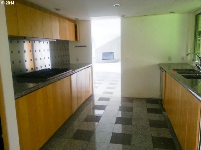 424 Northwest MacLeay Boulevard Portland, OR 97210 - Photo 9 of 16