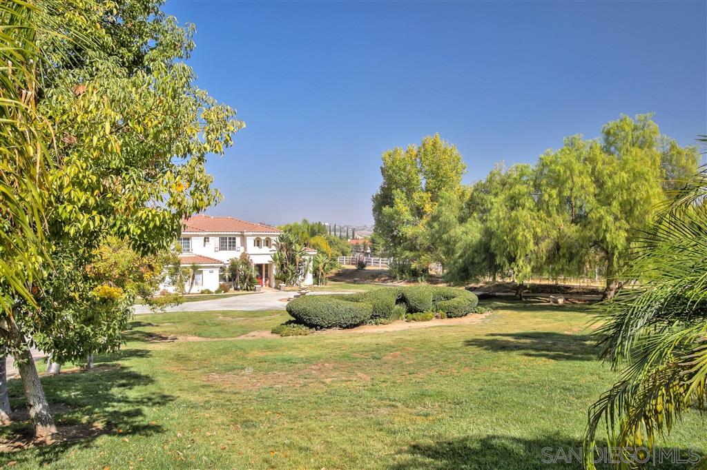 17250 Scottsdale Road Riverside, CA 92504 - Photo 2 of 25 Long drive way
