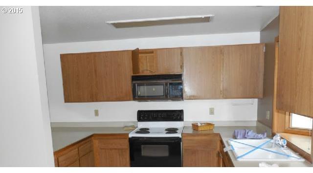 1050 Northeast Butler Market Road Bend, OR 97701 - Photo 6 of 11 Gallery Image 6