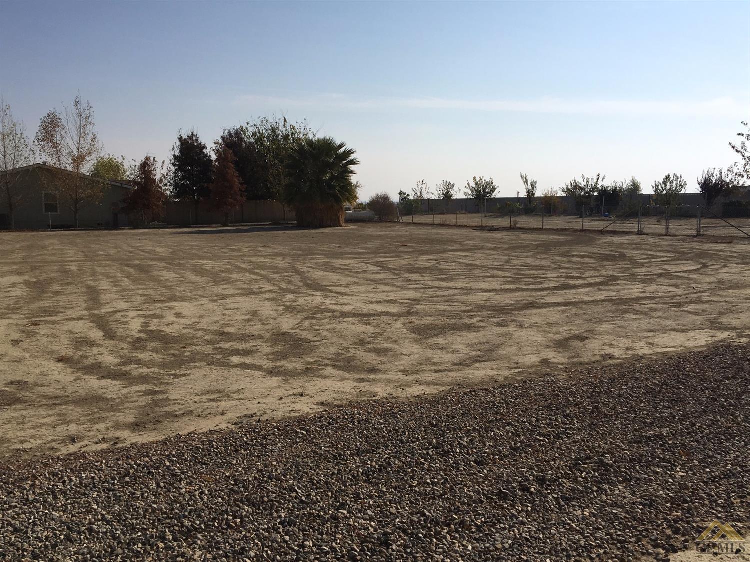 28127 Dustin Acres Road Taft, CA 93268 - Photo 24 of 26 completely fenced pasture with water, and gates