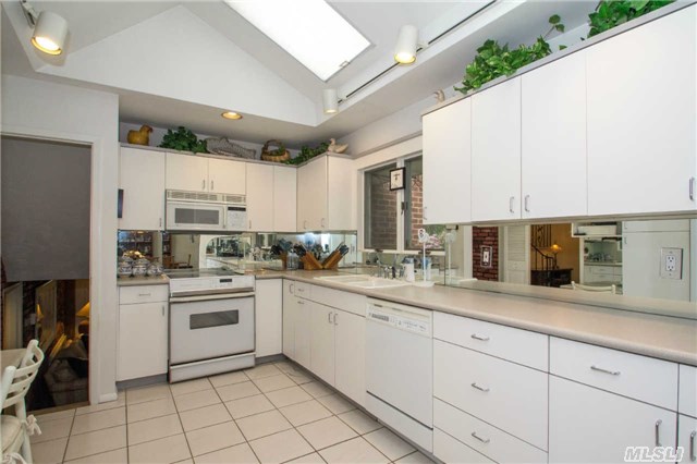 31 Sexton Road Syosset, NY 11791 - Photo 6 of 16 Gallery Image 6