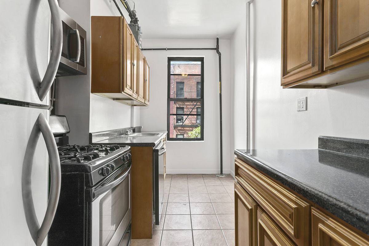 401 West 47th Street, Unit 7 Manhattan, NY 10036 - Photo 3 of 7