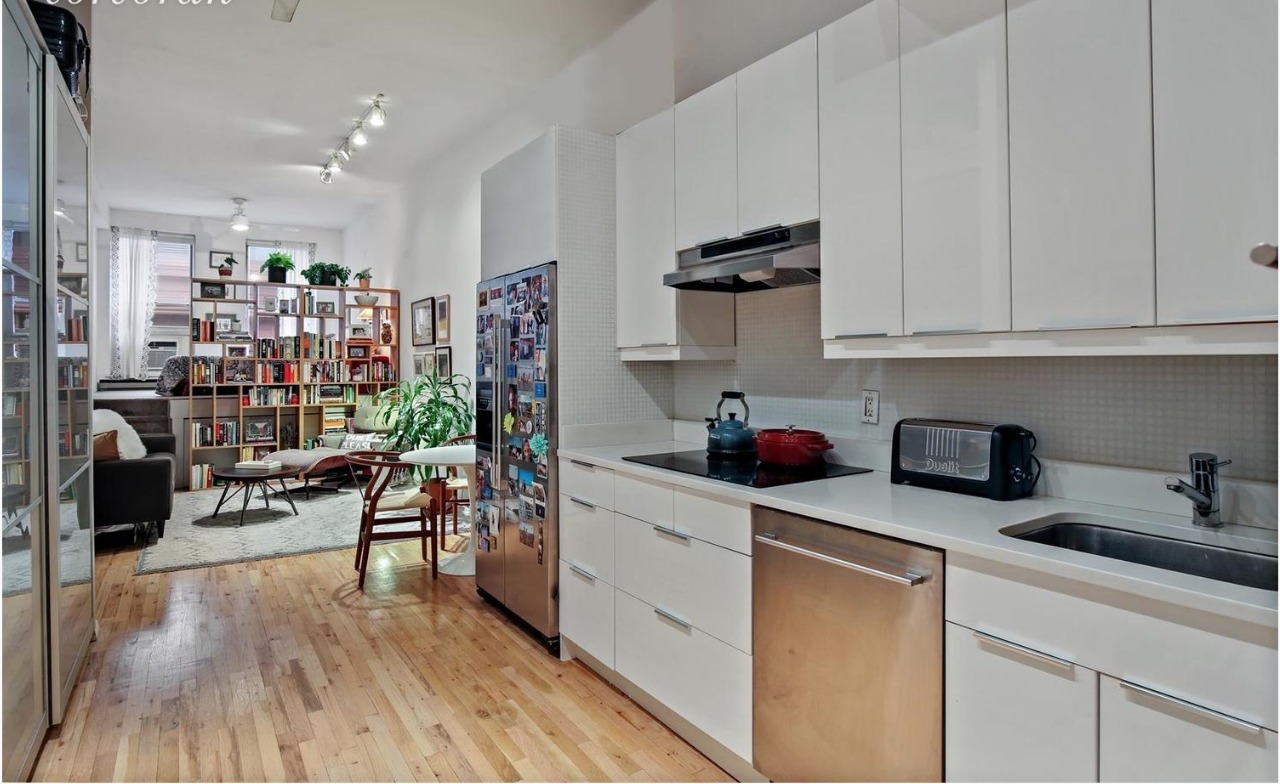 23 Waverly Place, Unit 6M Manhattan, NY 10003 - Photo 4 of 16