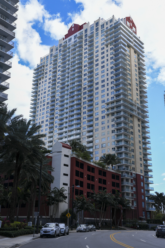 THE MARK ON BRICKELL CONDO 1155 Brickell Bay Dr, Miami, FL 33131 - Photo 2 of 3