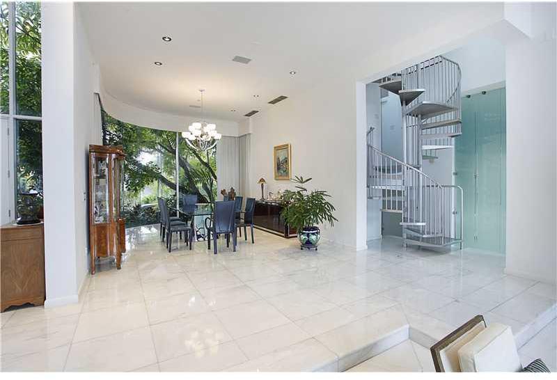 701 North Mashta Drive Key Biscayne, FL 33149 - Photo 3 of 19