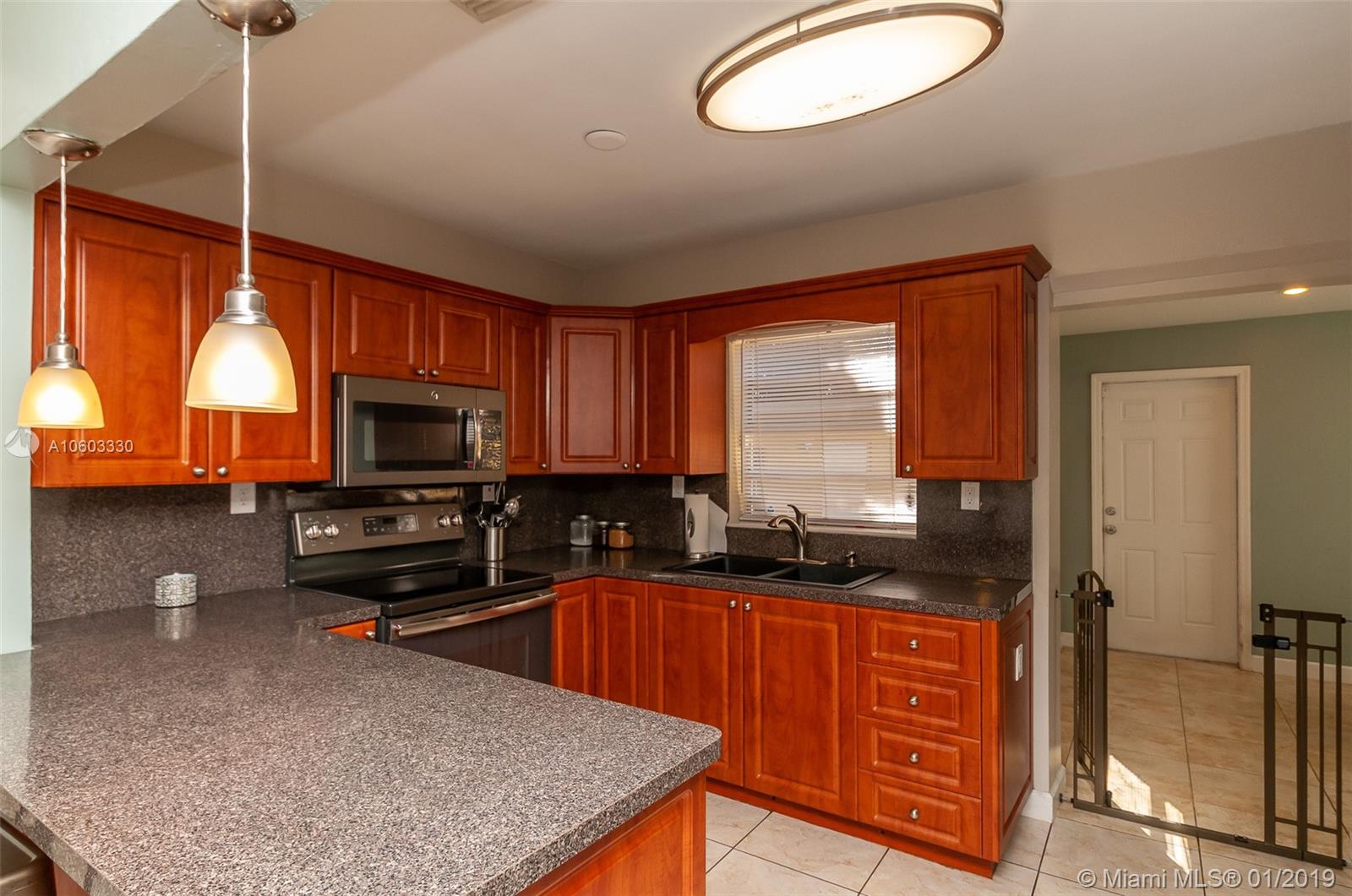 6204 Wiley Street Hollywood, FL 33023 - Photo 10 of 28