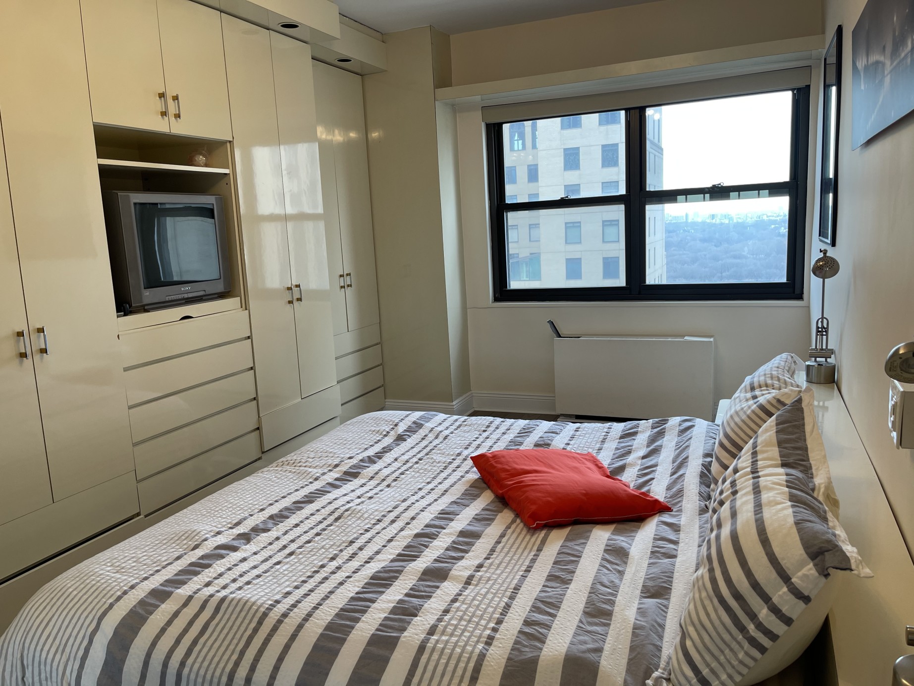 58 West 58th Street, Unit 28B Manhattan, NY 10019 - Photo 3 of 8