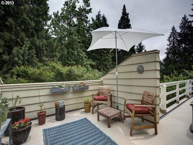 743 Southwest Chestnut Street Portland, OR 97219 - Photo 12 of 16 Gallery Image 12