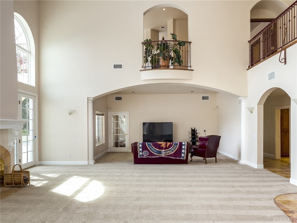 5255 Escarpa Avenue Atascadero, CA 93422 - Photo 4 of 32