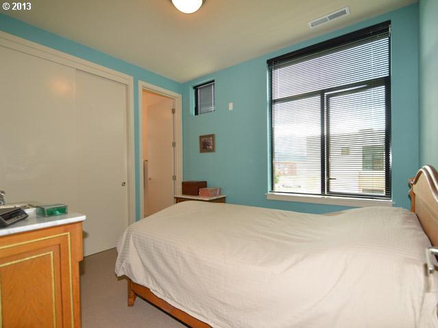 1638 Northwest Riverscape Street Portland, OR 97209 - Photo 15 of 16 Gallery Image 15