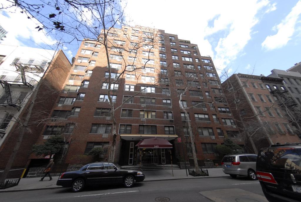 345 E 52nd St, Manhattan, NY 10022 - Photo 1 of 2