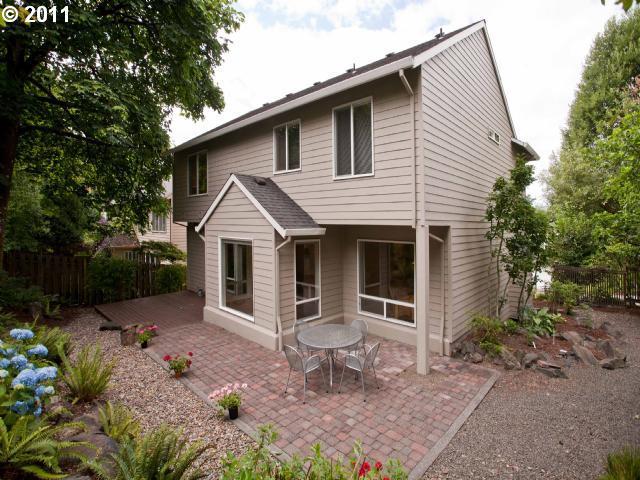 3132 Southwest Luradel Street Portland, OR 97219 - Photo 12 of 16 Gallery Image 12