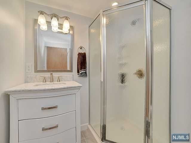 172 Pascack Road Park Ridge, NJ 07656 - Photo 15 of 18