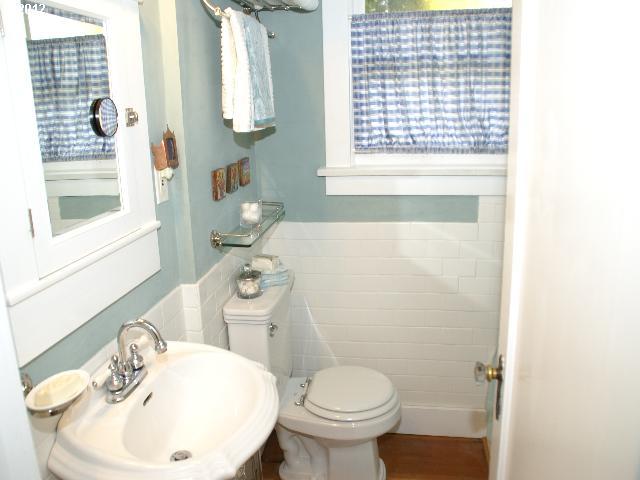 4635 Southwest Evans Street Portland, OR 97219 - Photo 7 of 16 Gallery Image 7