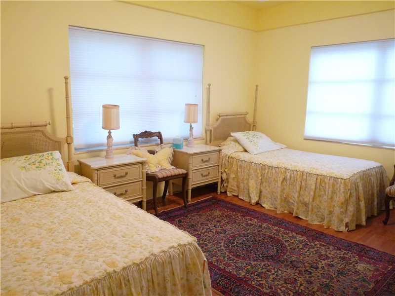 555 Southwest 25th Road Miami, FL 33129 - Photo 12 of 34