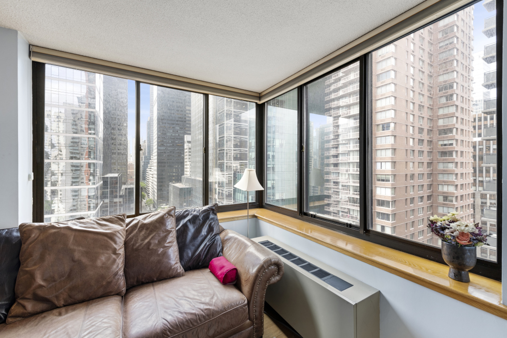 250 East 40th Street, Unit 19B Manhattan, NY 10016 - Photo 2 of 10