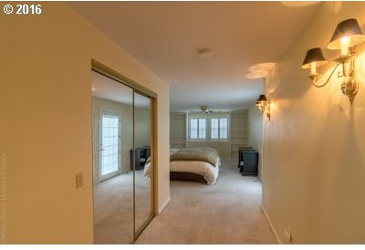 1912 Thompson Road Woodburn, OR 97071 - Photo 6 of 12 Gallery Image 6