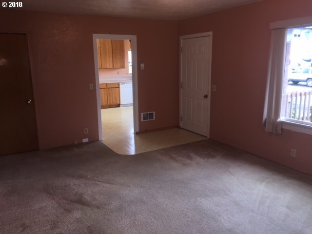 1862 Elm Avenue Reedsport, OR 97467 - Photo 9 of 20 Gallery Image 9
