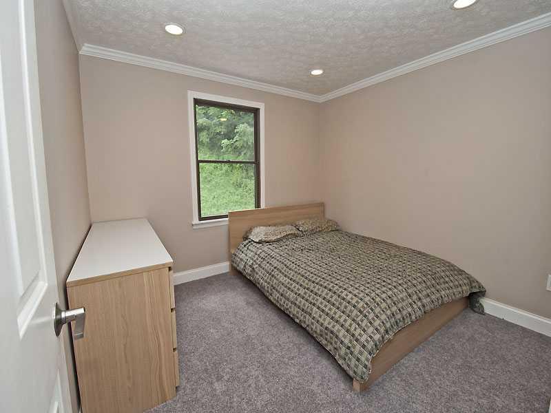 2321 Old Greentree Road Carnegie, PA 15106 - Photo 12 of 20 Gallery Image 12