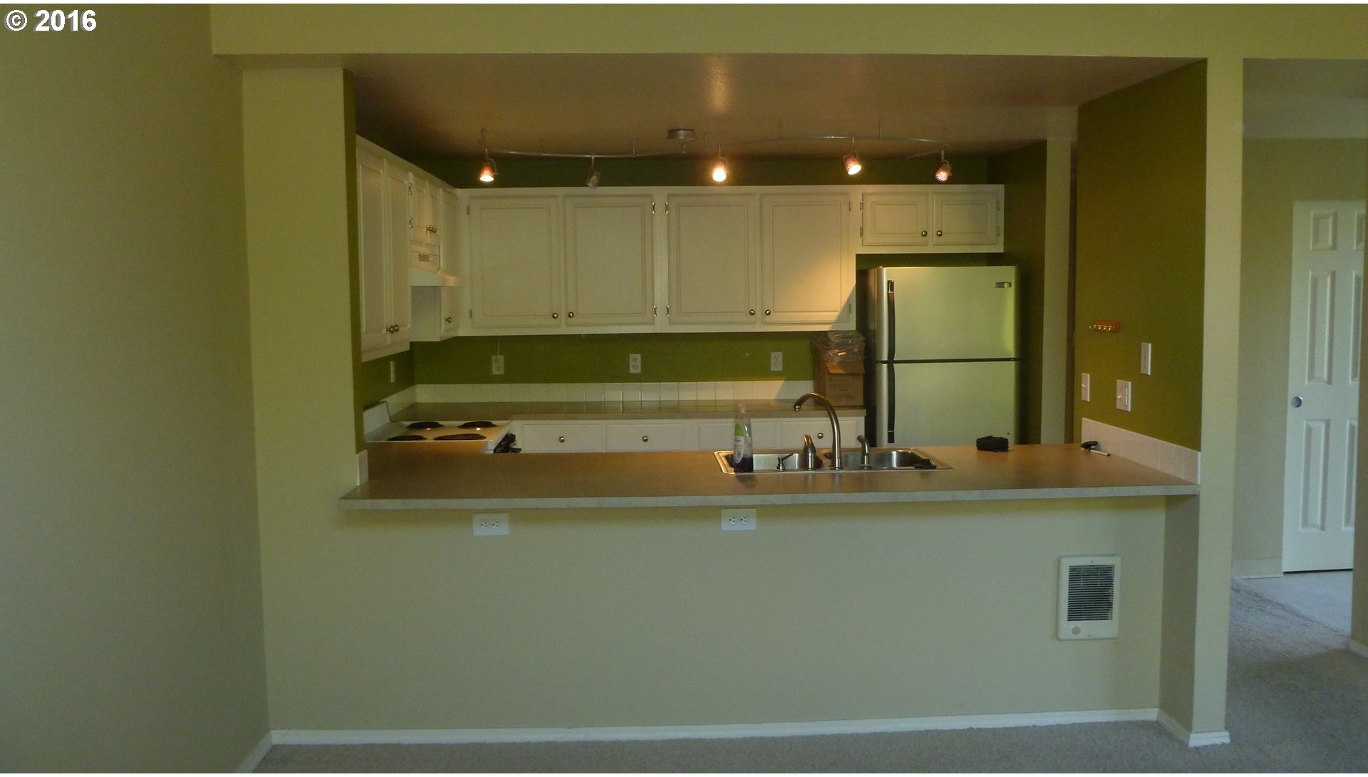 17532 Northwest Springville Road, Unit D2 Portland, OR 97229 - Photo 3 of 15 Gallery Image 3