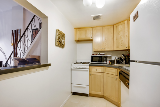 320 East 65th Street, Unit 113 Manhattan, NY 10065 - Photo 3 of 3