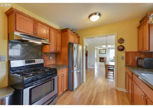 1026 Southwest Moss Street Portland, OR 97219 - Photo 5 of 30 Gallery Image 5
